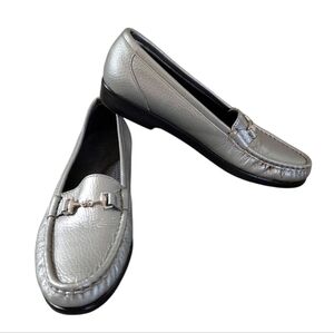 NEW SAS Metro Silver Slip On Tri-Pad Foot-Shape® Comfort Shoe Size 6.5
